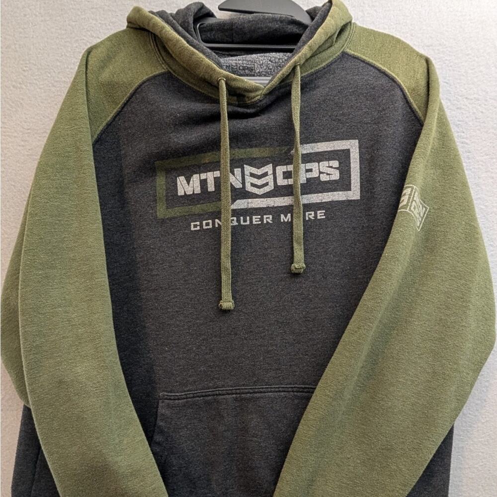 Mountain Ops Mens Large Light Weight Pull Over Hoodie Green Black